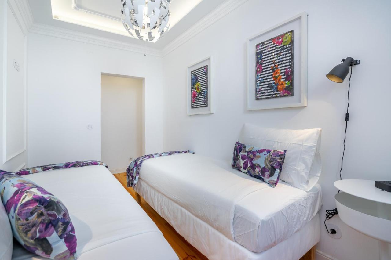Whome | Great Location & Large Family Apartment W/Patio Lisbon Bagian luar foto